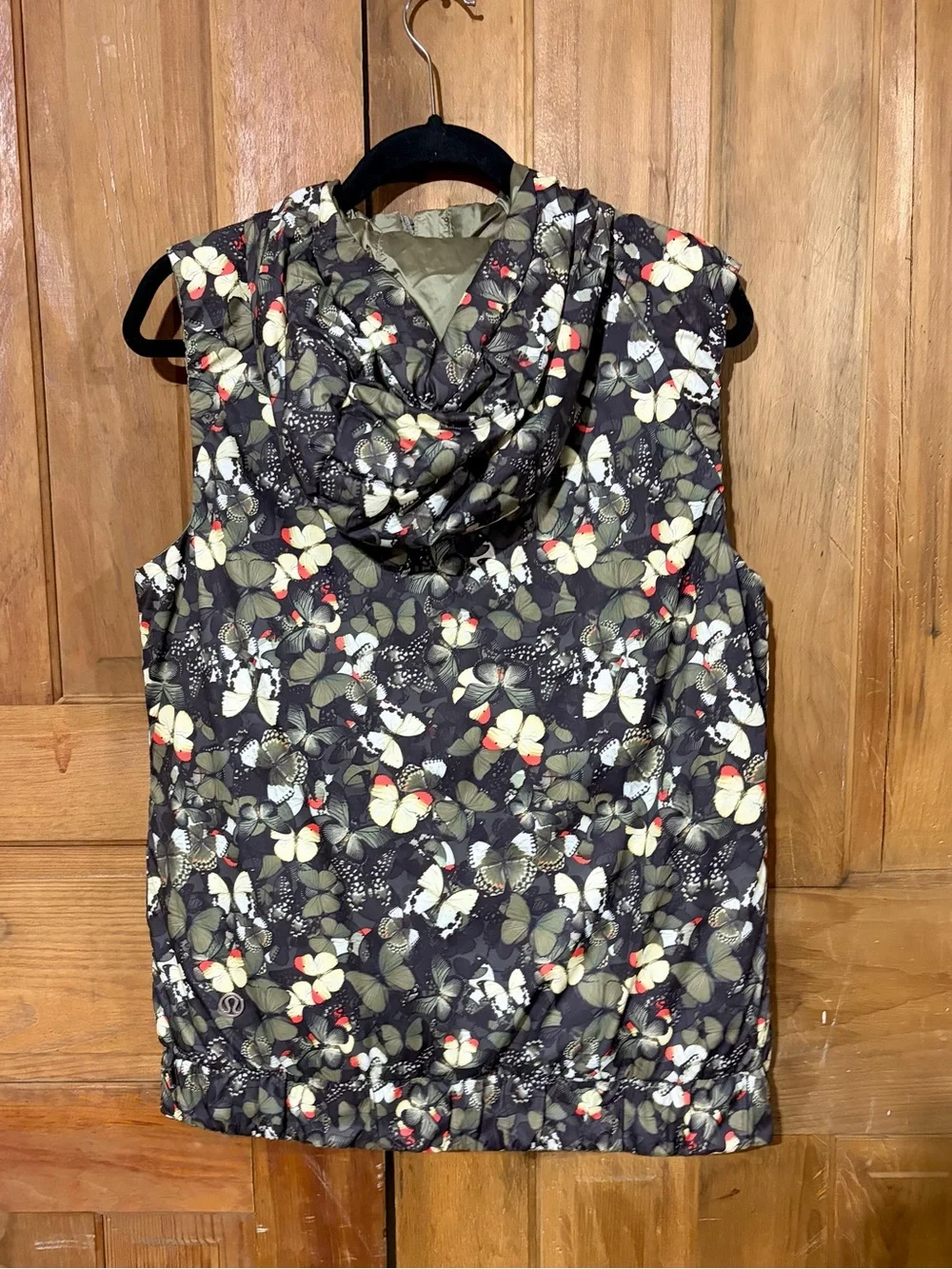 Lululemon – The Fluffiest Vest So Fly Butterfly Alarming Red Green – Sz. 10